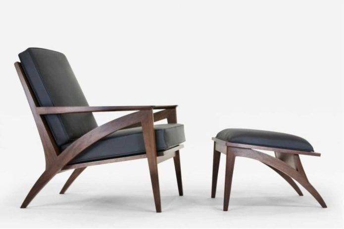 Wise Lounge and Ottoman in walnut